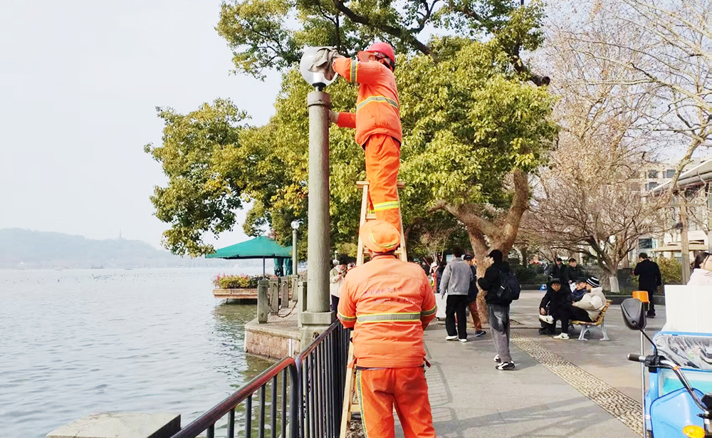 温情守护第一线，协会护航团圆年&mdash;&mdash;杭州市清洁行业协会擦亮城市灯光，照亮平安归途